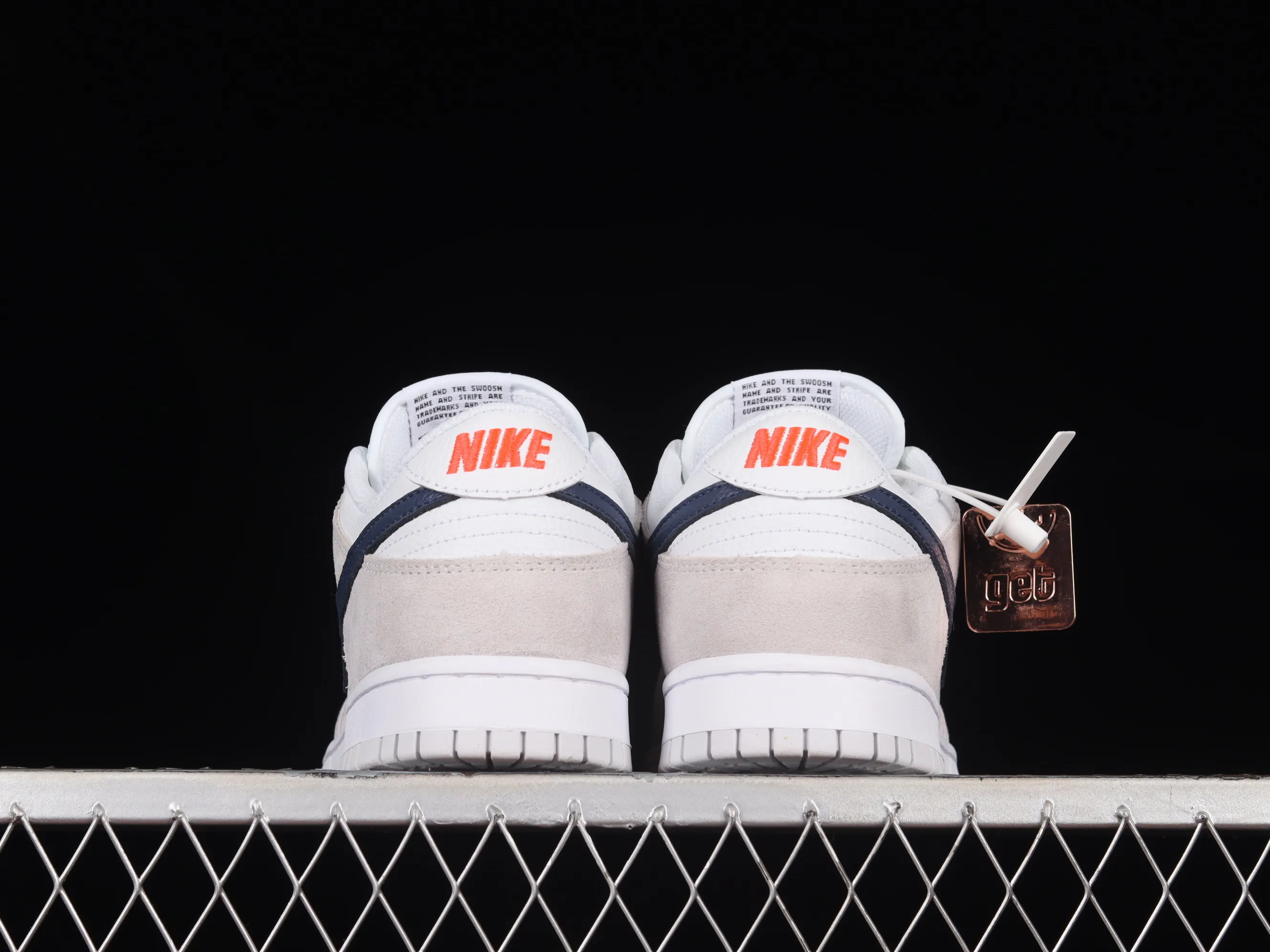 All categories Nk SB Dunk series Nk SB Dunk Low low-top sneakers cost-effective version Nk SB Dunk Low black and white blue SB low-top sports and leisure sneakers FJ4227-001